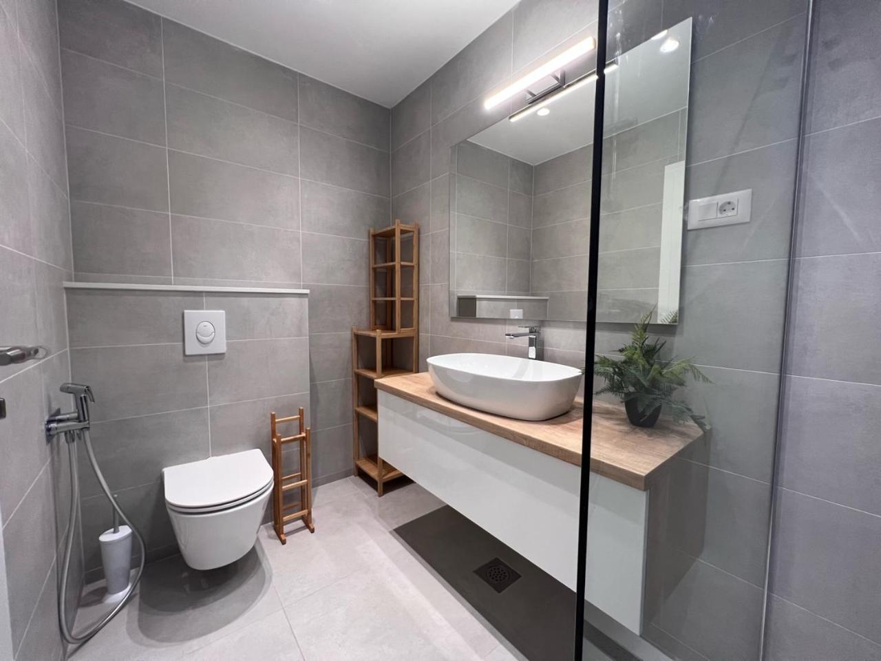 Beachfront Comfort Apartments Sinajko بودغورا المظهر الخارجي الصورة