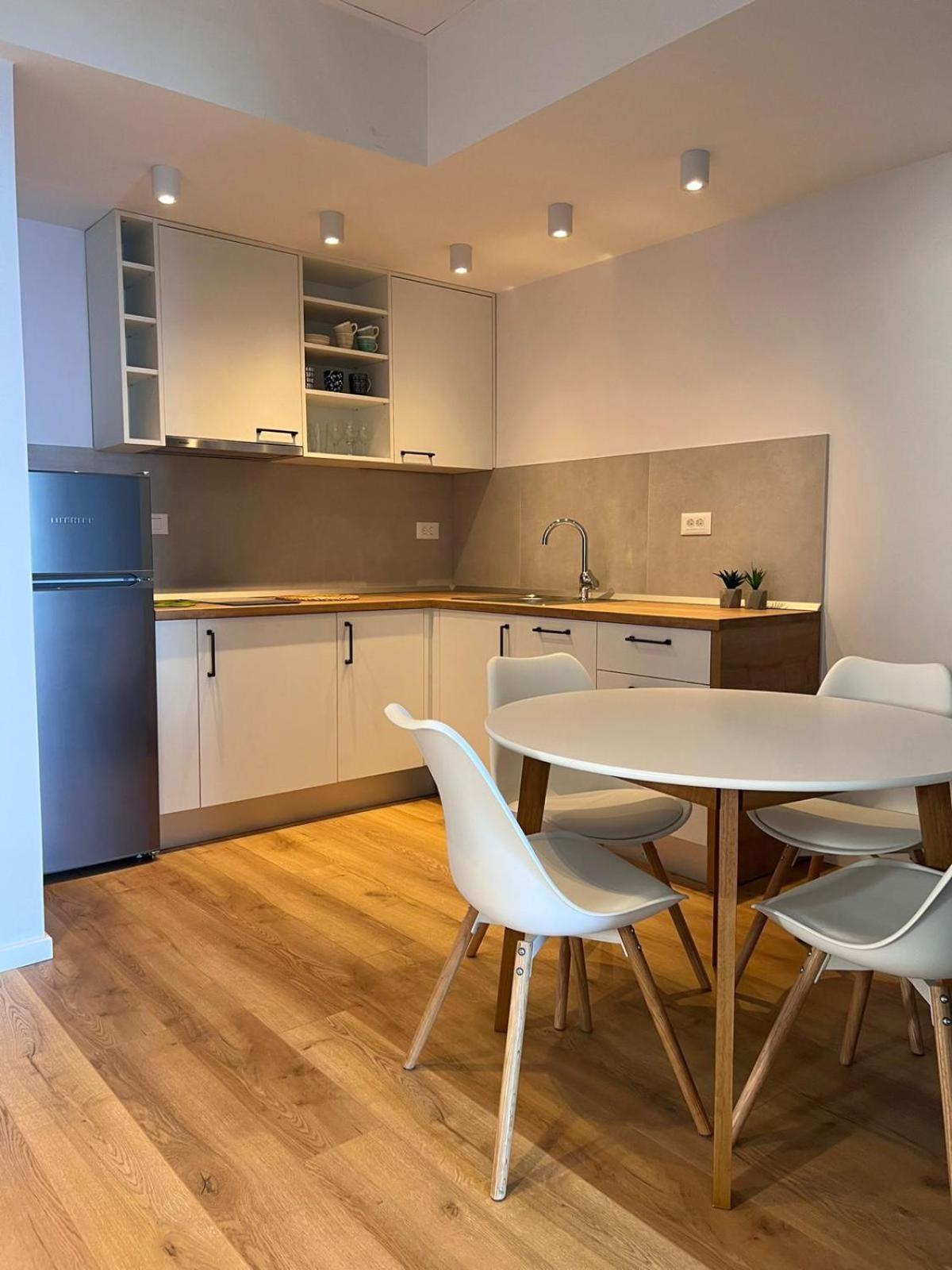 Beachfront Comfort Apartments Sinajko بودغورا الغرفة الصورة