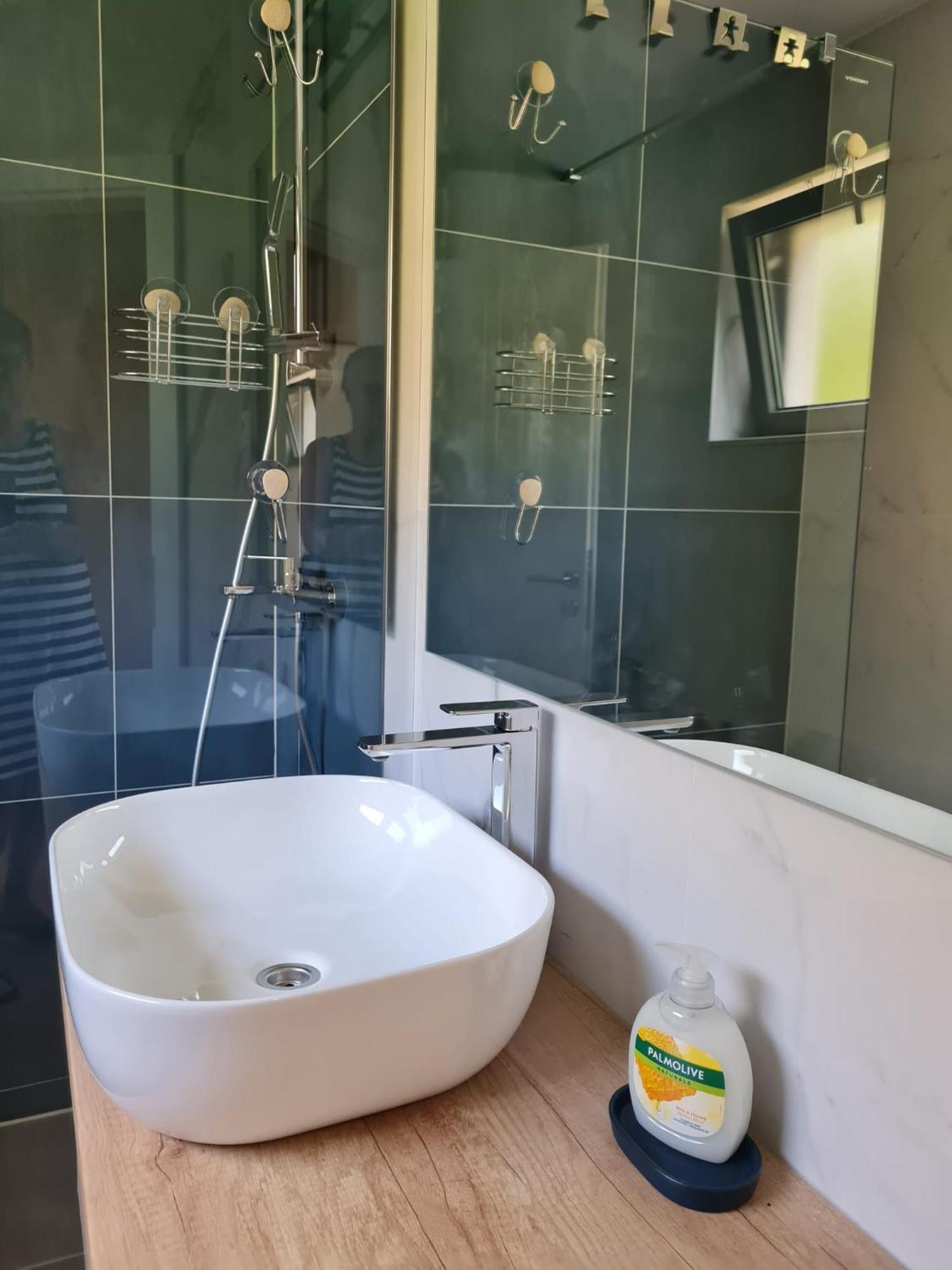 Beachfront Comfort Apartments Sinajko بودغورا الغرفة الصورة
